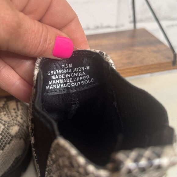 MIA Faux Snakeskin Ankle Boots Shoes Size 7.5 - Picture 6 of 9